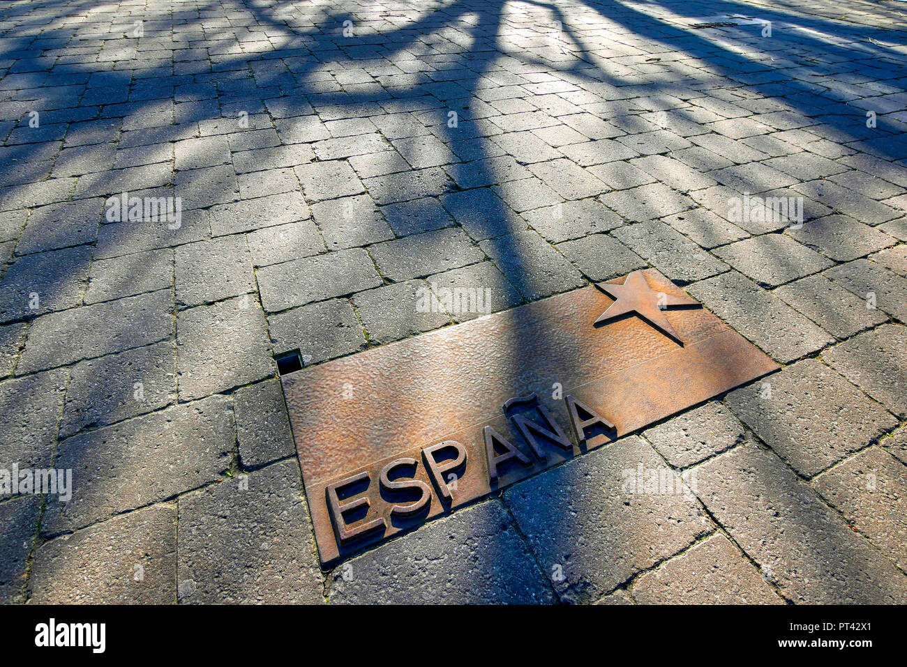 La plaque au sol en face de l'España Europa Museum de Schengen, vallée de la Moselle, Remich, Luxembourg canton Banque D'Images
