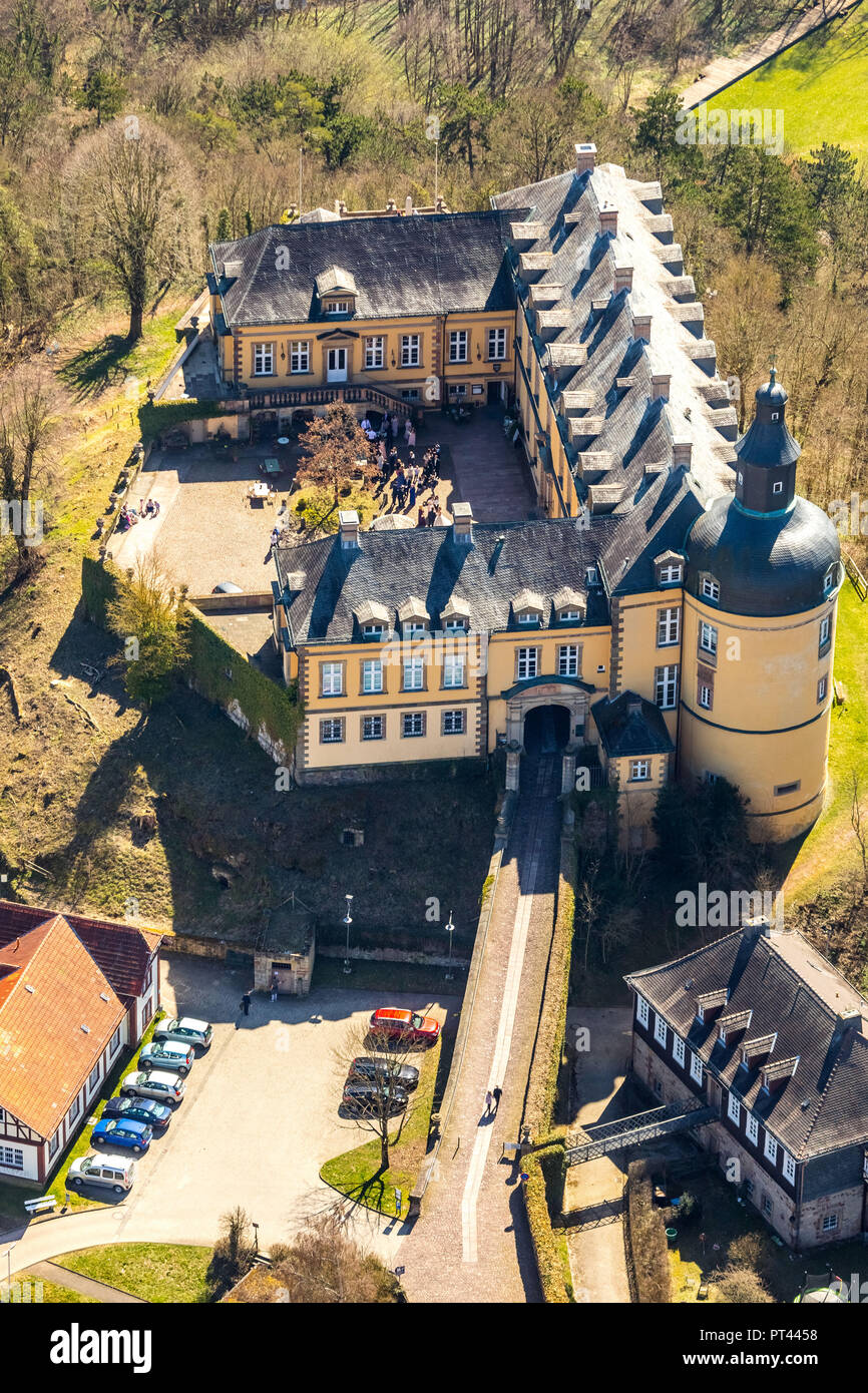 Altwildungen avec château Friedrichstein à Bad Wildungen, resort center et station thermale historique, dans l'arrondissement de Waldeck-Frankenberg, Hesse du Nord, Hesse, Allemagne Banque D'Images