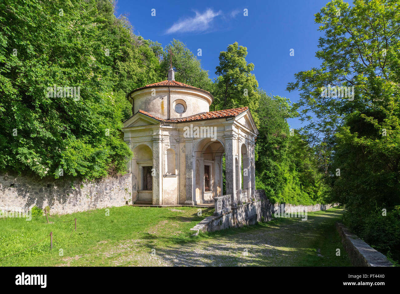 Vue sur les chapelles et la voie sacrée de Sacro Monte di Varese, UNESCO World Heritage Site, Sacro Monte di Varese, Varèse, Lombardie, Italie, Banque D'Images