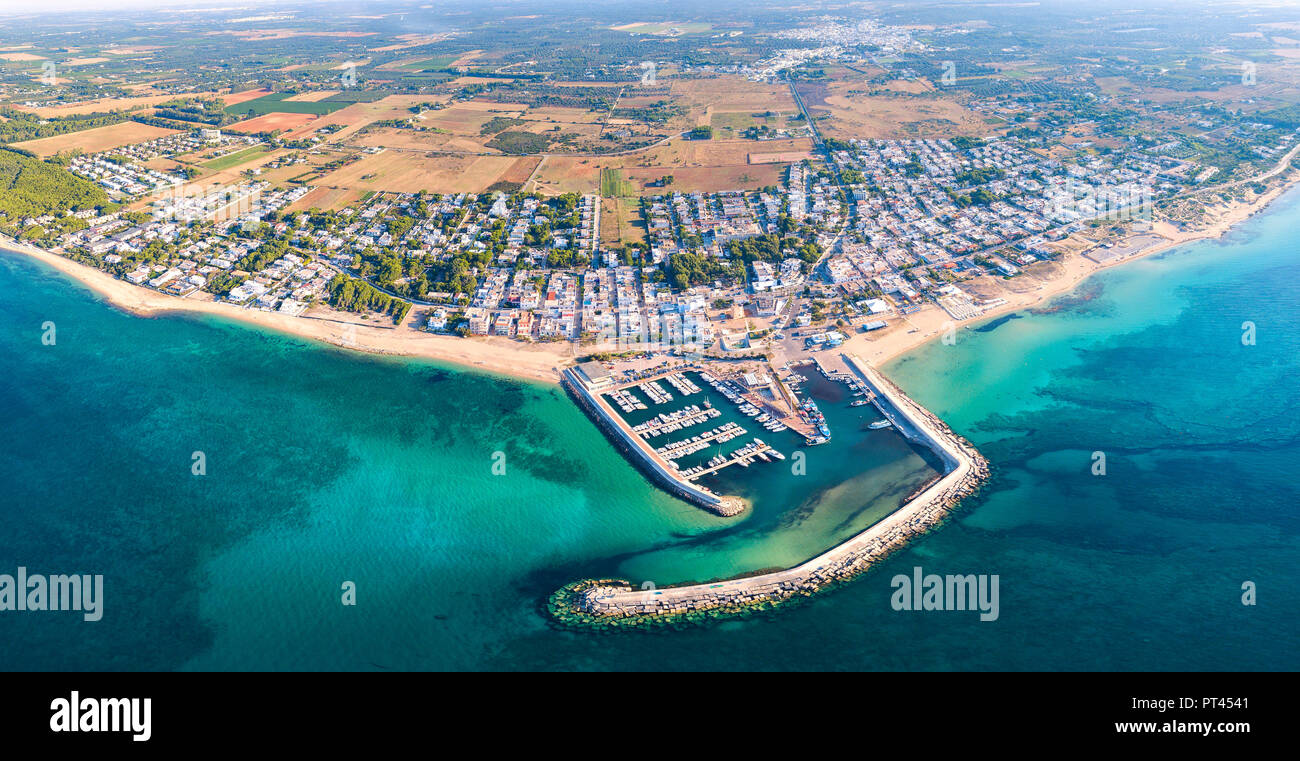 Port de Campomarino di Maruggio vue aérienne, province de Tarente, Pouilles, Salento, Italie, Europe, Banque D'Images