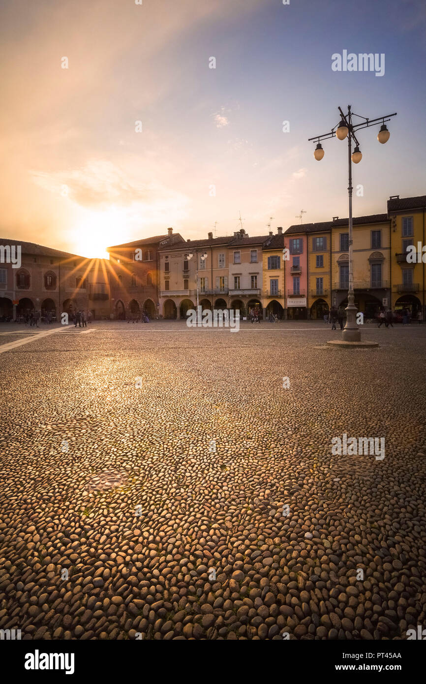 Coucher du soleil à Piazza della Vittoria Vittoria (square), Lodi, Province de Lodi, en Lombardie, Italie, Europe, Banque D'Images