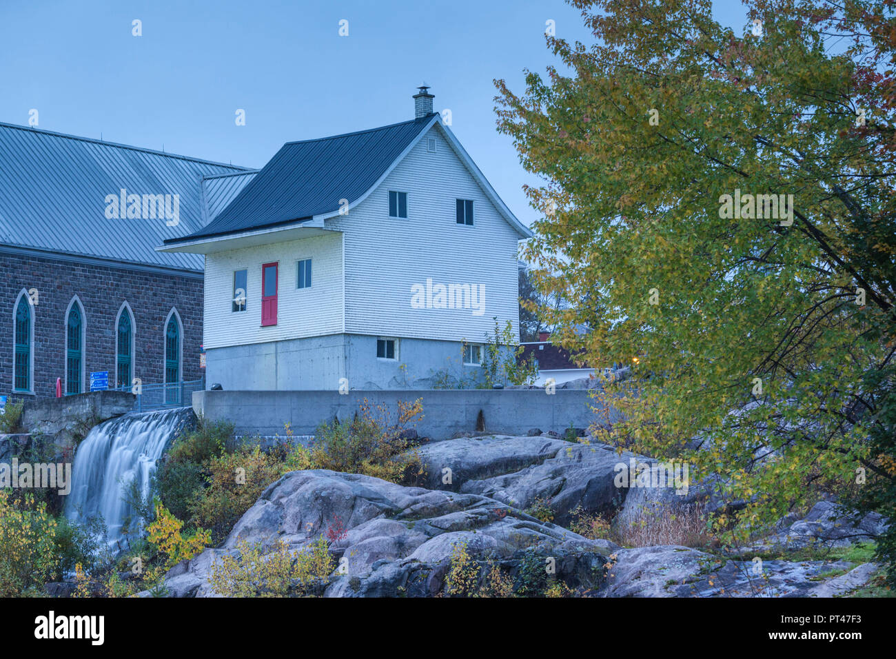 Canada, Québec, région du Saguenay-Lac Saint-Jean, Fjord du Saguenay, Saguenay-Chicoutimi, Petite Maison Blanche, petite maison blanche, déluge de 1996 memorial Banque D'Images