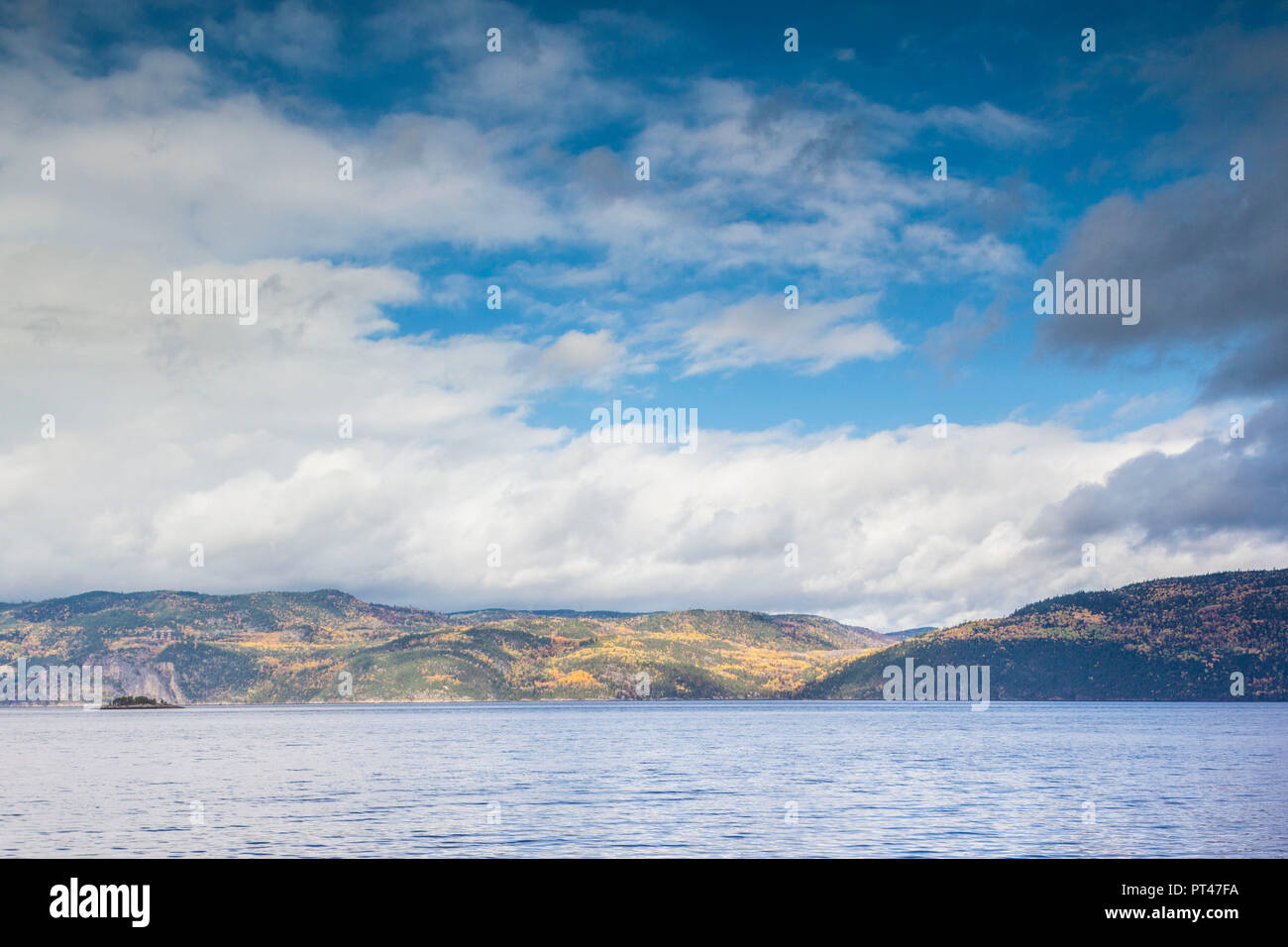 Canada, Québec, région du Saguenay-Lac Saint-Jean, Fjord du Saguenay, l'Anse-Saint-Jean, vue sur le Fjord du Saguenay, l'automne Banque D'Images