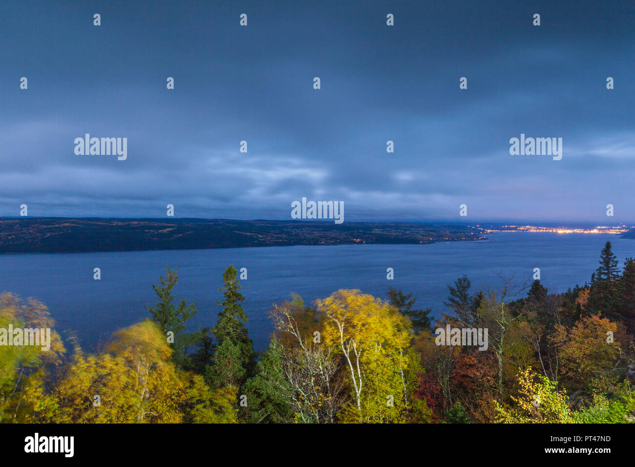 Canada, Québec, région du Saguenay-Lac Saint-Jean, Fjord du Saguenay, Ste-Rose-du-Nord, du Fjord du Saguenay, l'aube, l'automne Banque D'Images
