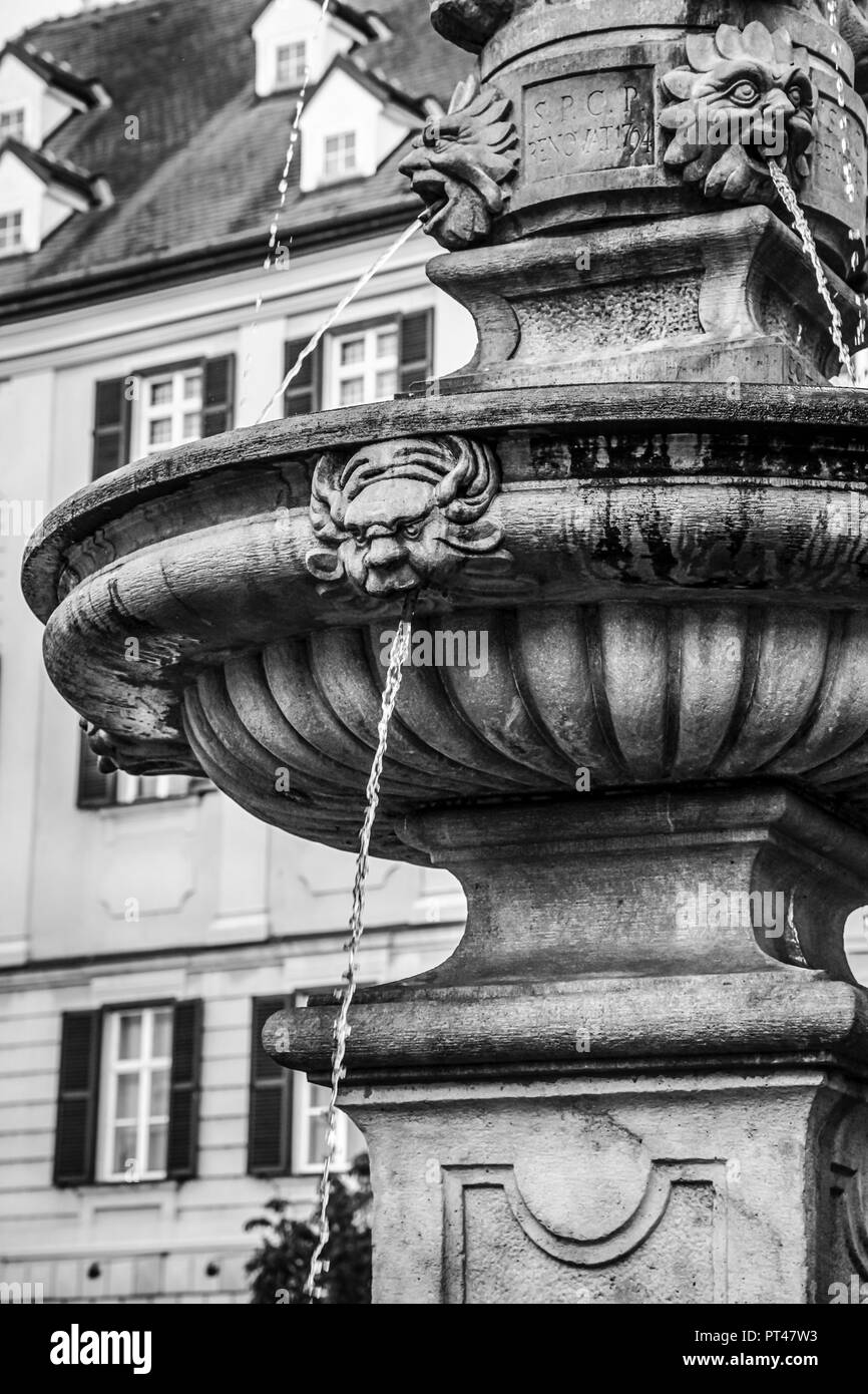La fontaine de Roland, une fontaine du 16e siècle doté d''Maximilian à Main Square, Bratislava, Slovaquie Banque D'Images