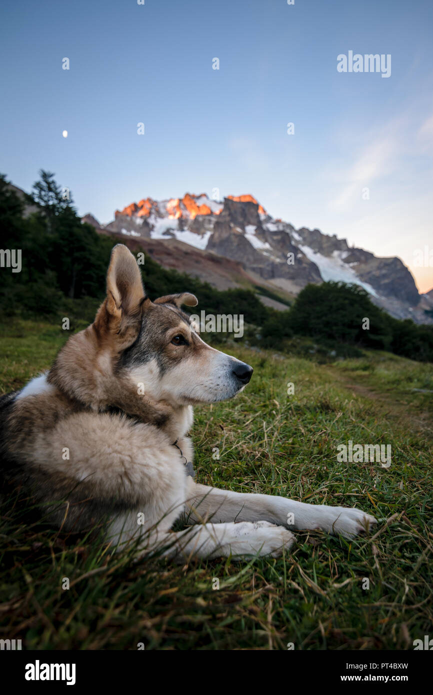 Coucher de soleil sur le Cerro Castillo au Chili Banque D'Images