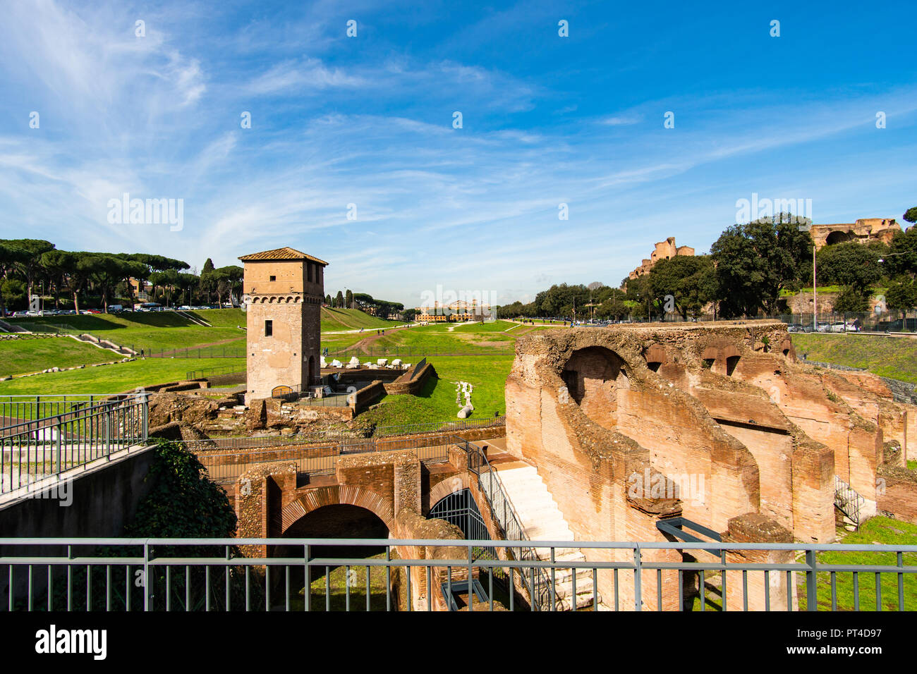 Le Circus Maximus, une ancienne course de char romain et le plus grand stade de divertissement à Rome, Italie Banque D'Images