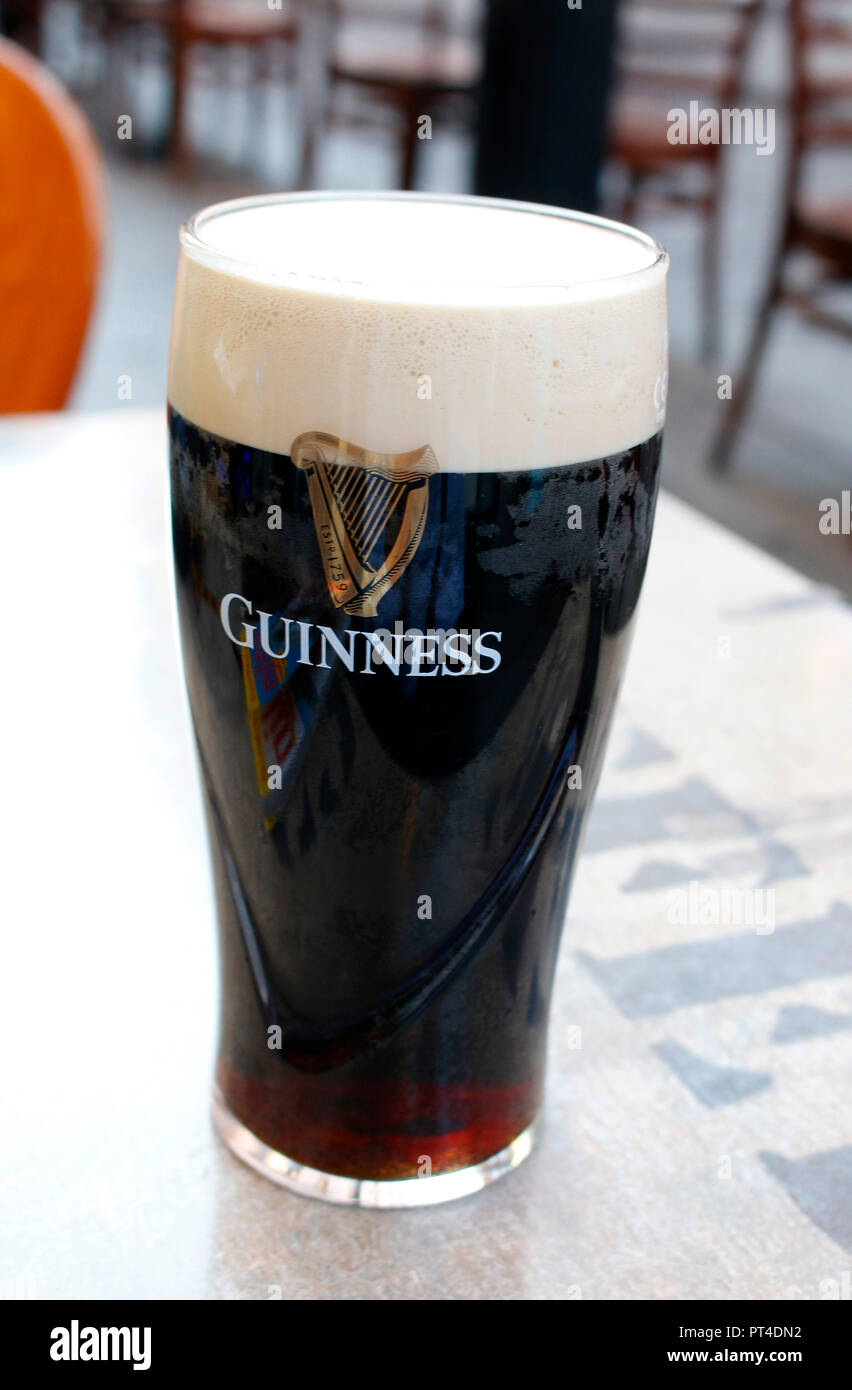 Ein 'Guinness', Dublin, Irlande/ Irlande (nur für redaktionelle Verwendung. Keine Werbung. Http://www.360-berlin.de. Referenzdatenbank : © Jens Knappe Banque D'Images