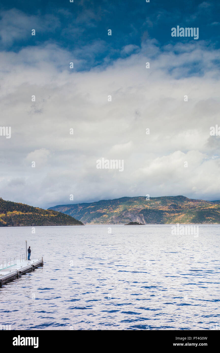 Canada, Québec, région du Saguenay-Lac Saint-Jean, Fjord du Saguenay, l'Anse-Saint-Jean, vue sur le Fjord du Saguenay, l'automne Banque D'Images