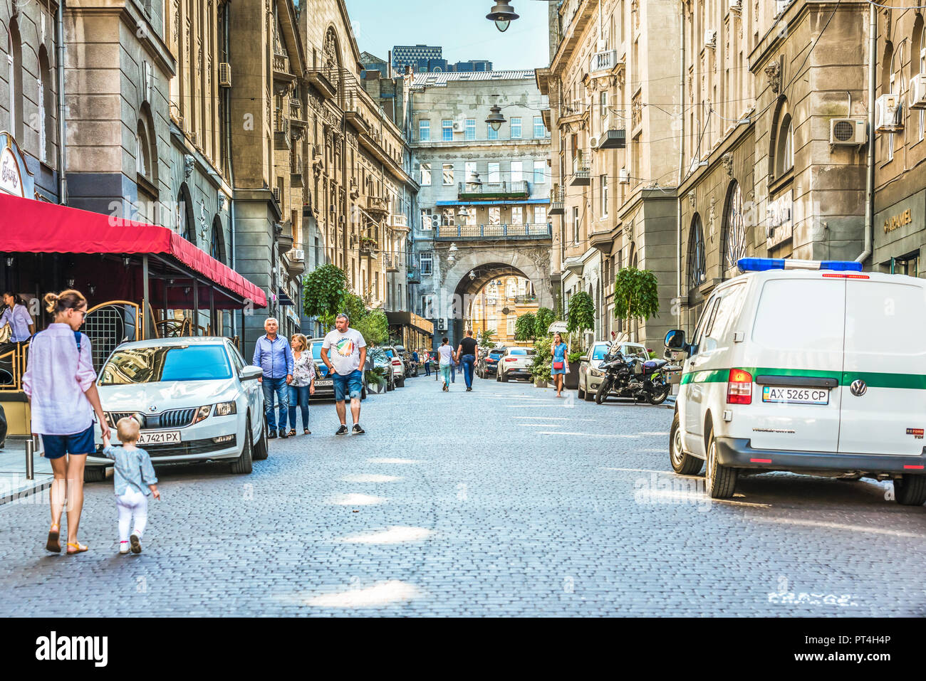 Kiev, Ukraine - 22 septembre, 2018 : Fragment de la passage avec cher boutiques du centre-ville. Banque D'Images