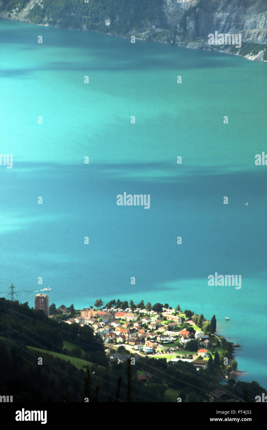 Vue aérienne du village de Murg sur le Walensee, Alpes Suisses Banque D'Images