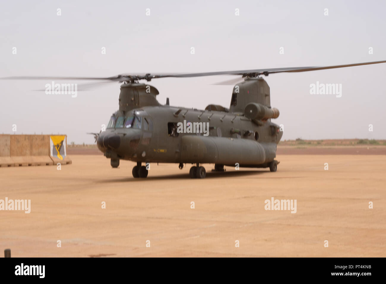 Royal Air Force trois hélicoptères de transport lourd Chinook sont  maintenant pleinement opérationnels et soutiennent des opérations de  contre-terrorisme français au Mali. Gao - Mali - août 2018. Trois  hélicoptères de transport