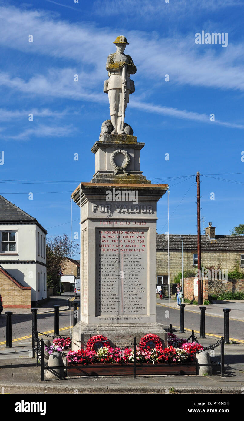 War Memorial, Red Lion Square, (sortie de High Street et de la rue d'argile), Soham, Cambridgeshire, Angleterre, RU Banque D'Images