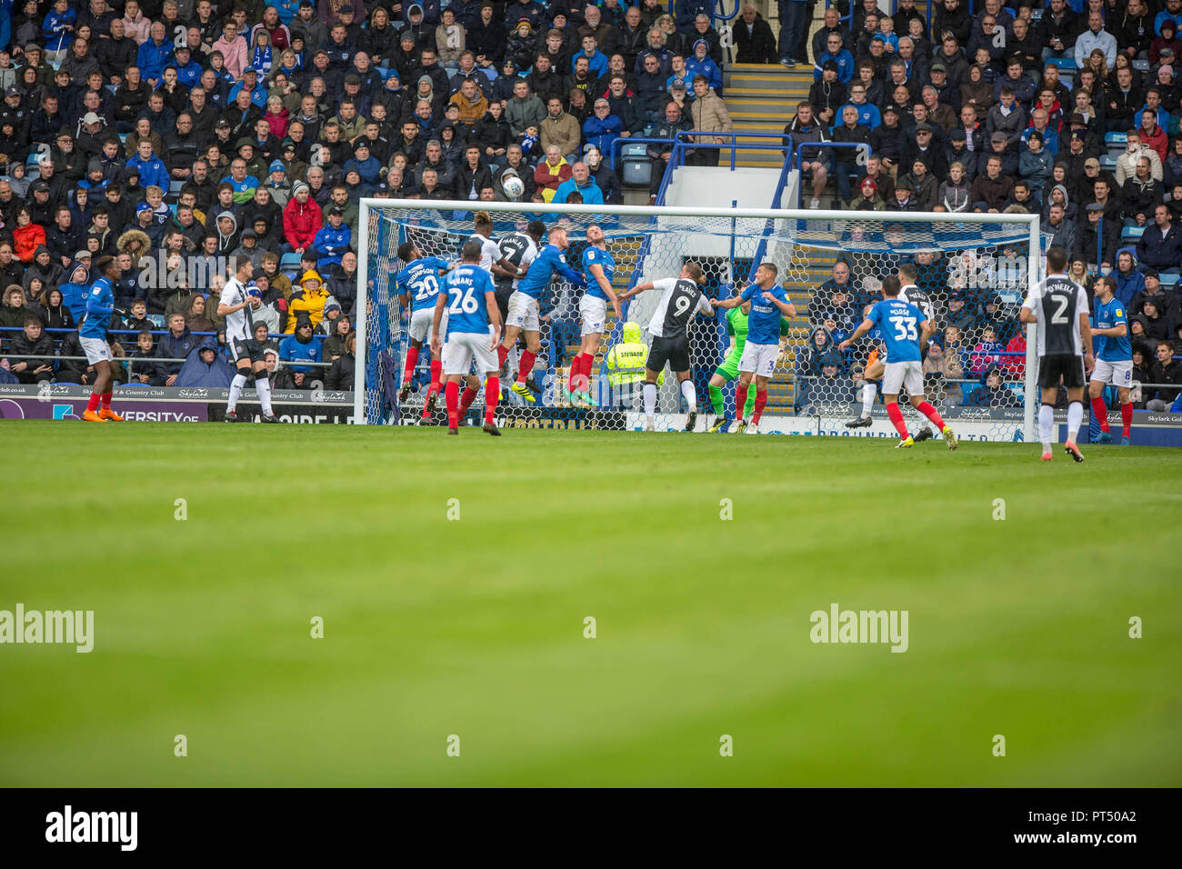 Portsmouth, Royaume-Uni. 06 Oct, 2018. Au cours de l'EFL Sky Bet League 1 match entre Portsmouth et Gillingham à Fratton Park, Portsmouth, Angleterre le 6 octobre 2018. Photo de Simon Carlton. Usage éditorial uniquement, licence requise pour un usage commercial. Aucune utilisation de pari, de jeux ou d'un seul club/ligue/dvd publications. Credit : UK Sports Photos Ltd/Alamy Live News Banque D'Images