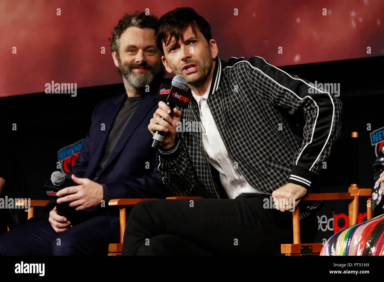 New York, NY, USA. 6 Oct, 2018. Michael Sheen et David Tennant au panneau  de bons présages au cours de la New York Comic Con 2018 au Théâtre Hulu au  Madison Square