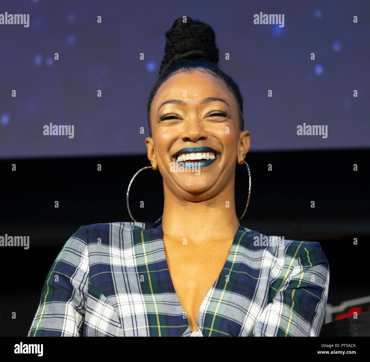 New York, NY - 6 octobre, 2018 : Sonequa Martin-Green participe à Star Trek : panneau de découverte au cours de New York Comic Con à Hulu Theatre au Madison Square Garden Crédit : lev radin/Alamy Live News Banque D'Images