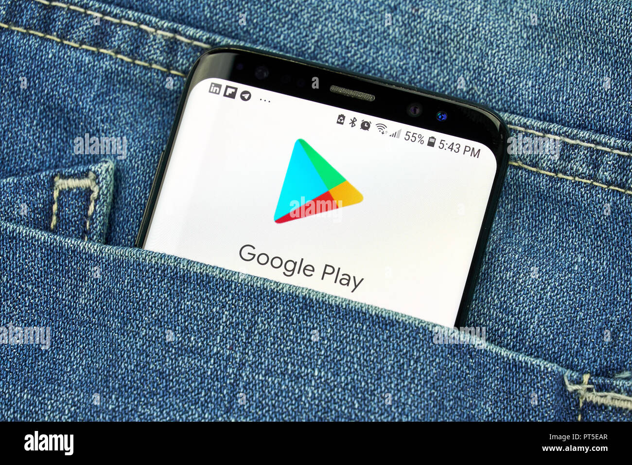 Montréal, Canada - 4 octobre 2018 : Google Play app sur s8 écran. Google Play est un magasin pour des applications, des jeux, de la musique. Google est une technologie américaine comp Banque D'Images
