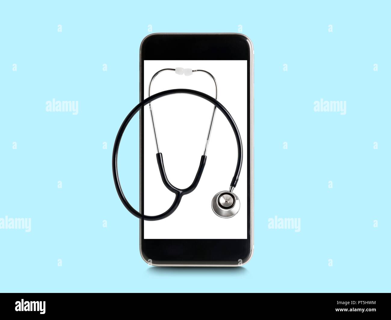 Stéthoscope sur l'écran du smartphone. Banque D'Images