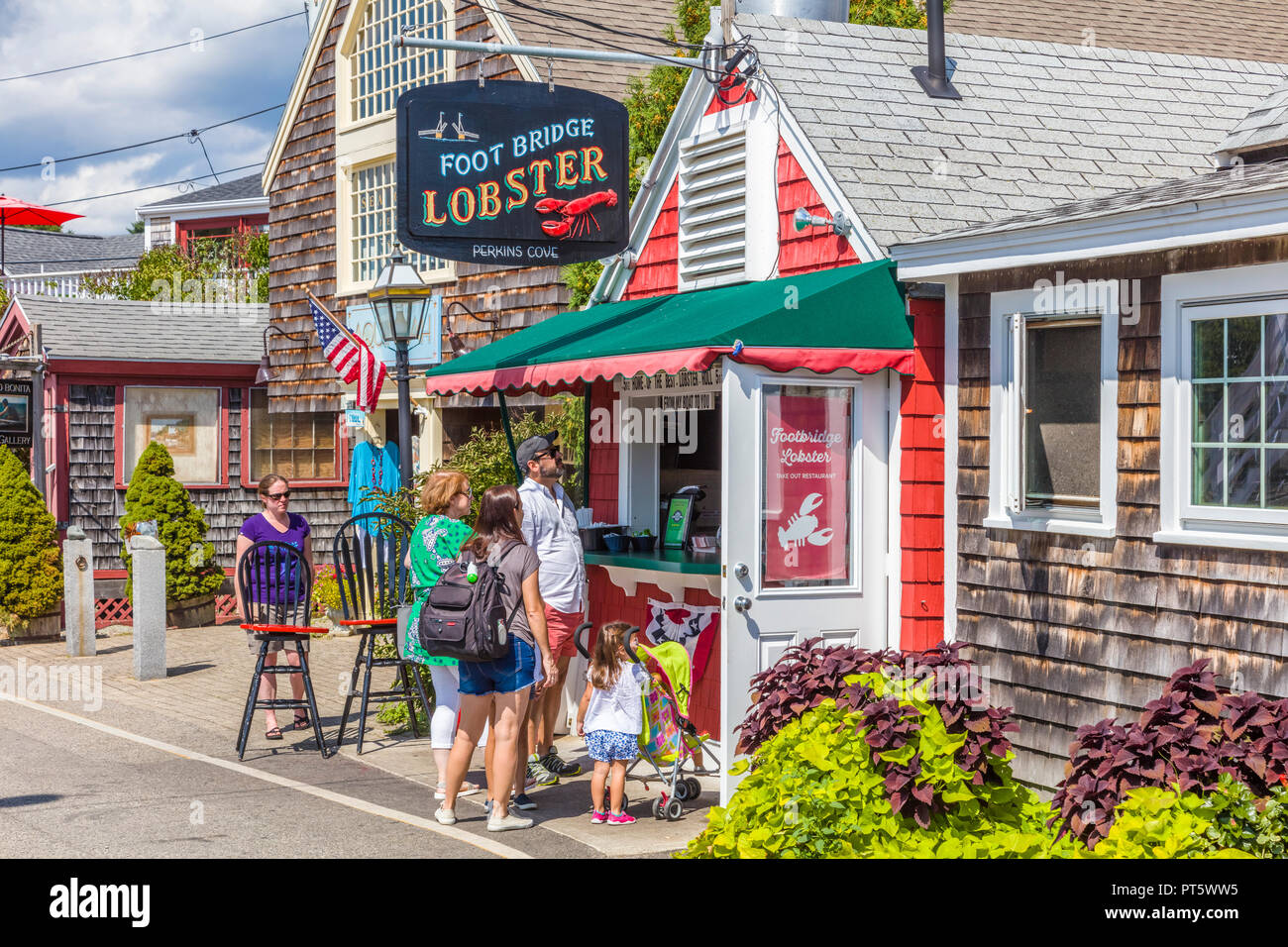 Dans la famille des magasins et des restaurants de Perkins Cove à Ogunquit Maine aux États-Unis Banque D'Images