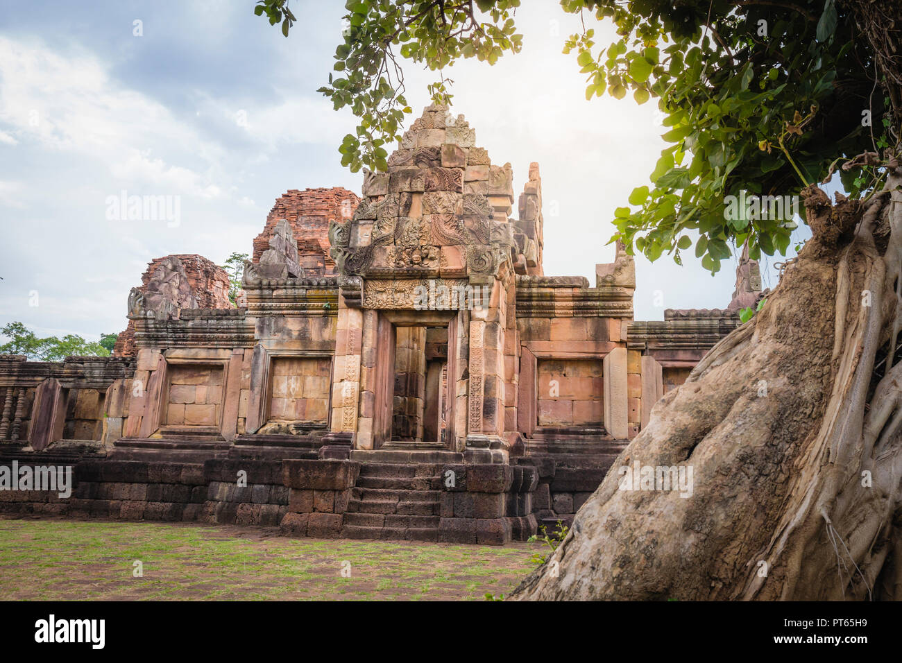 Site archéologique fantastique Prasat Muang Tam ou Muang Tam château près de Prasat Phanomrung Historical Park à Buriram en Thaïlande. Banque D'Images