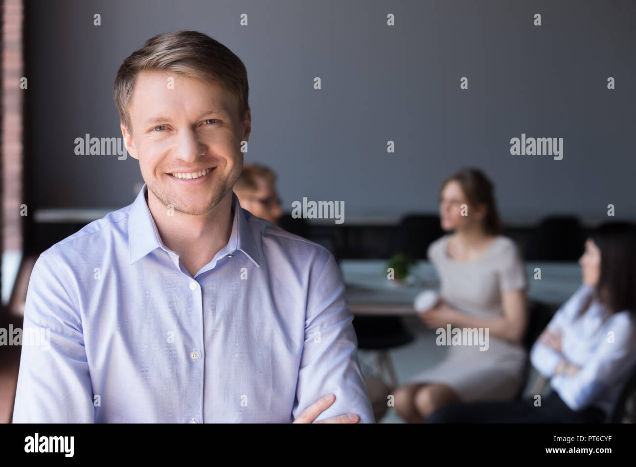 Middle-aged smiling chef d'entreprise ou d'affaires réussi lookin Banque D'Images