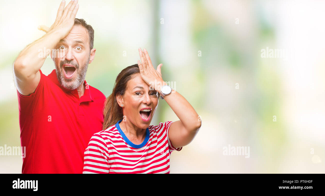 L'âge moyen hispanic couple dans l'amour sur fond isolé surpris avec la main sur la tête pour erreur, n'oubliez pas d'erreur. Vous avez oublié, mauvaise mémoire concept. Banque D'Images L'âge moyen hispanic couple dans l'amour sur fond isolé surpris avec la main sur la tête pour erreur, n'oubliez pas d'erreur. Vous avez oublié, mauvaise mémoire concept. Banque D'Images