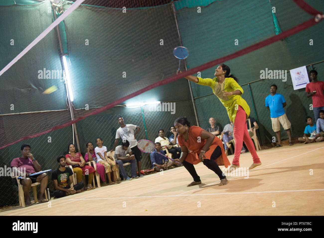 AUROVILLE, INDE - 23 septembre 2018 : Auroville Badminton Club tournament à nouveau la cour de création Banque D'Images