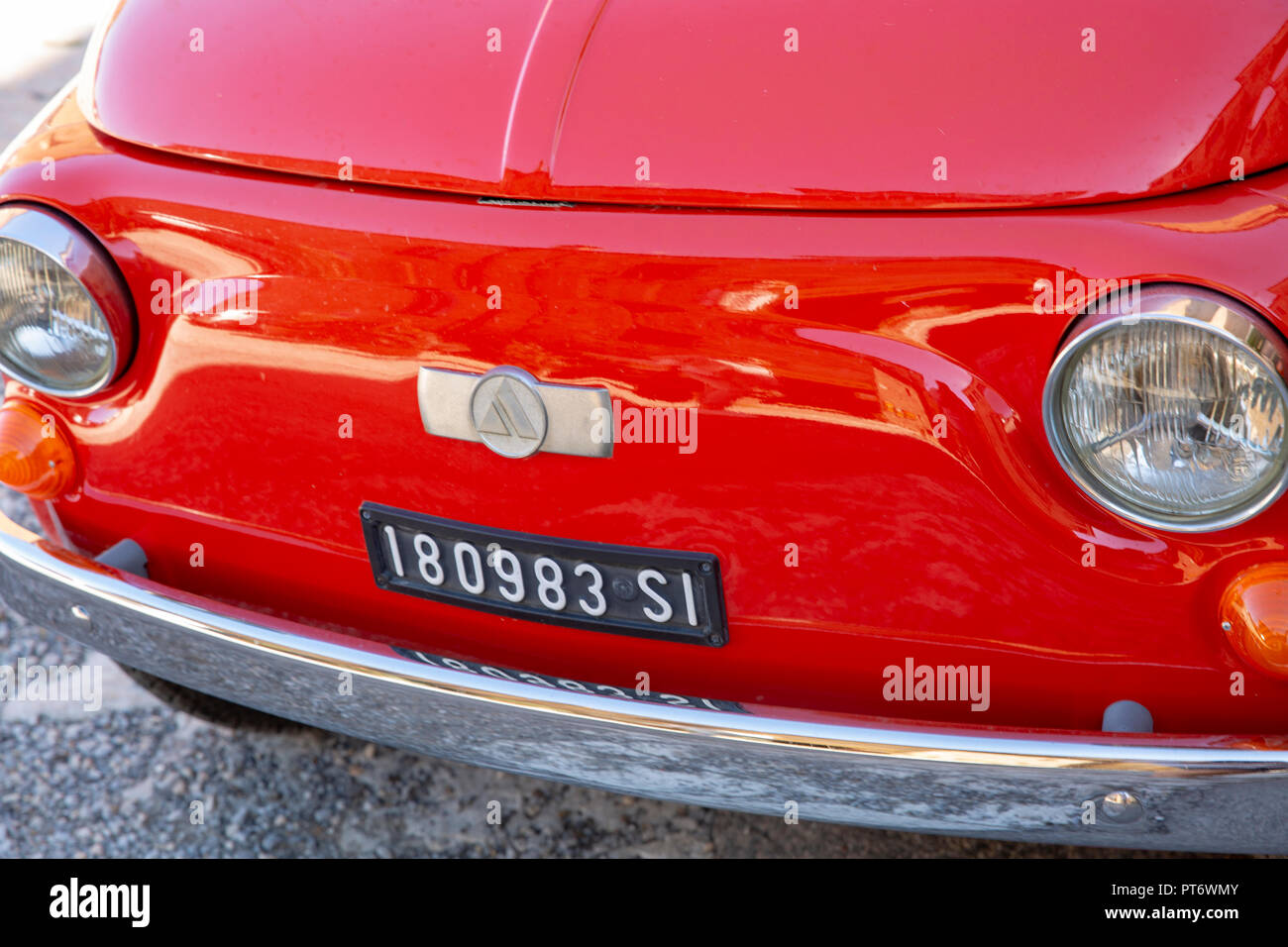 Classic vintage Fiat 500 Giardiniera motor voiture garée à Montepulciano,Toscane,Italie Banque D'Images