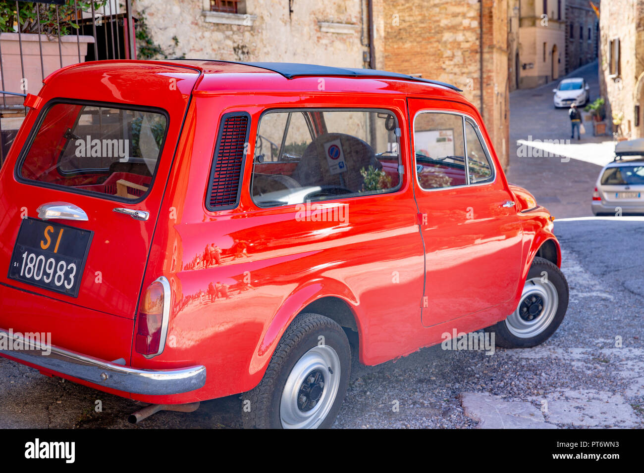 Classic vintage Fiat 500 Giardiniera motor voiture garée à Montepulciano,Toscane,Italie Banque D'Images