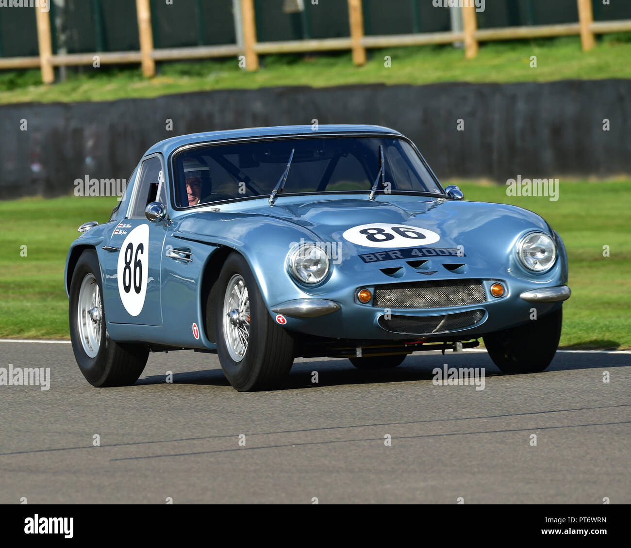 Mike Whitaker, Mike Jordan, TVR Griffith 400, Royal Automobile Club TT Celebration, cockpit fermé voitures GT, 1960 à 1964, Goodwood Revival, Septembre 2018 Banque D'Images