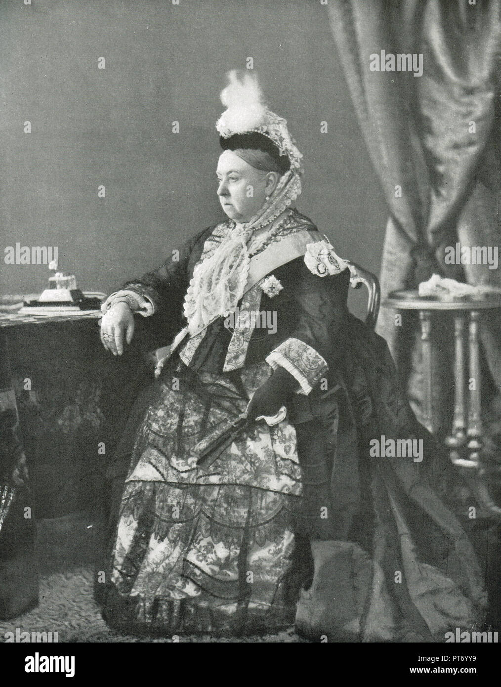 La reine Victoria, 1887, portant la robe qu'elle portait au service sur son Jubilé Banque D'Images