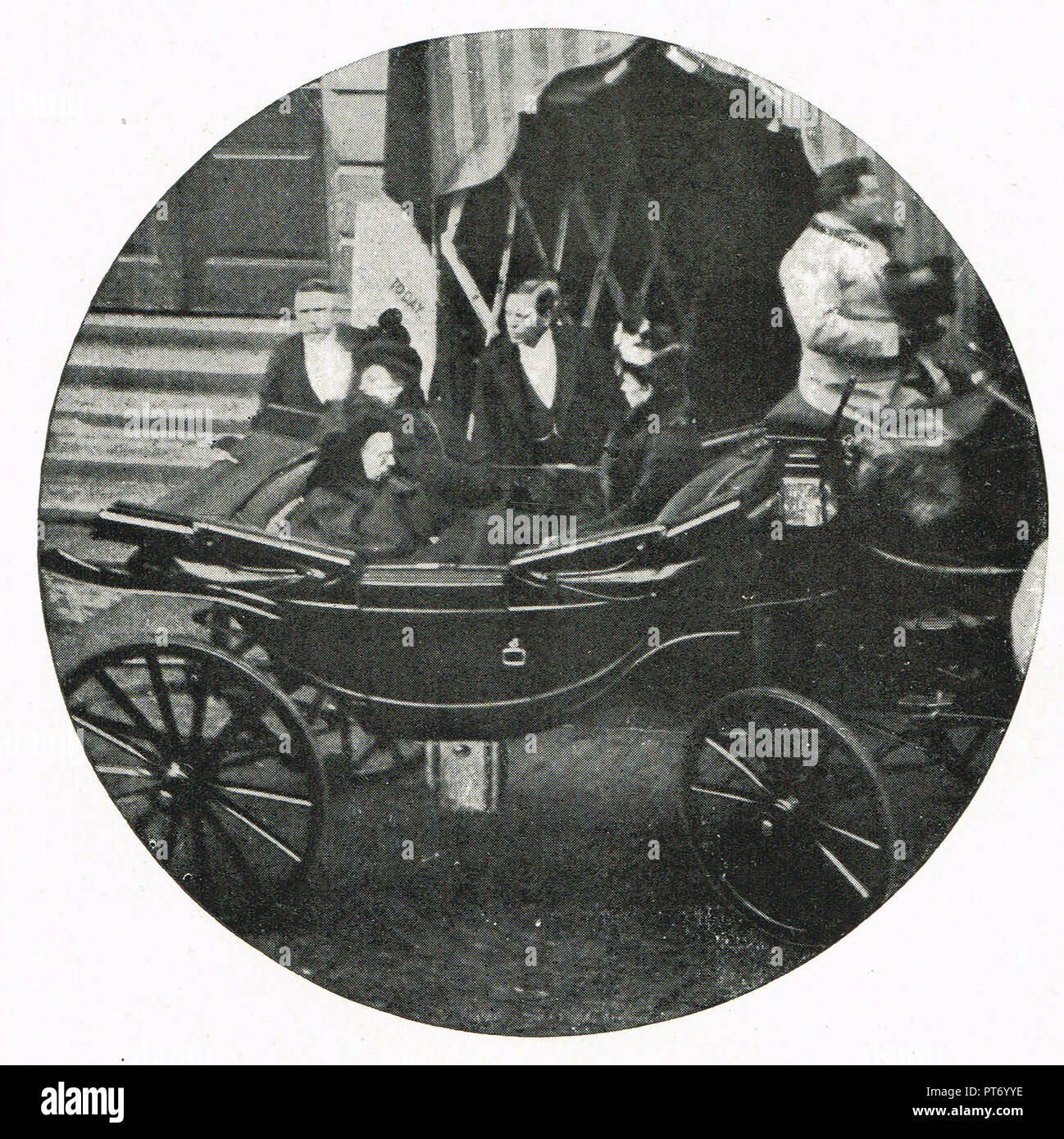 La dernière photographie de la reine Victoria, en visitant le salon irlandais, Windsor Town Hall, 13 Décembre 1900 Banque D'Images