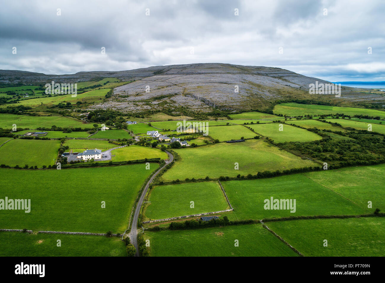 Vue aérienne de la région du Burren en Irlande Banque D'Images