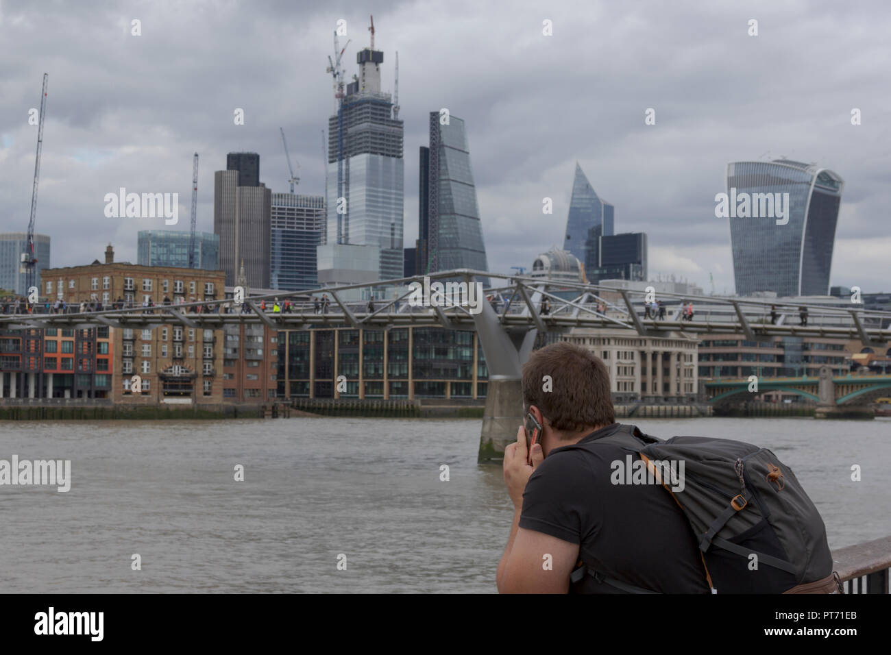 La passerelle du millénaire de Londres, Thames Embankment, London, UK. Le 08 septembre 2018. UK. Faire un appel touristique par la Tamise. Banque D'Images