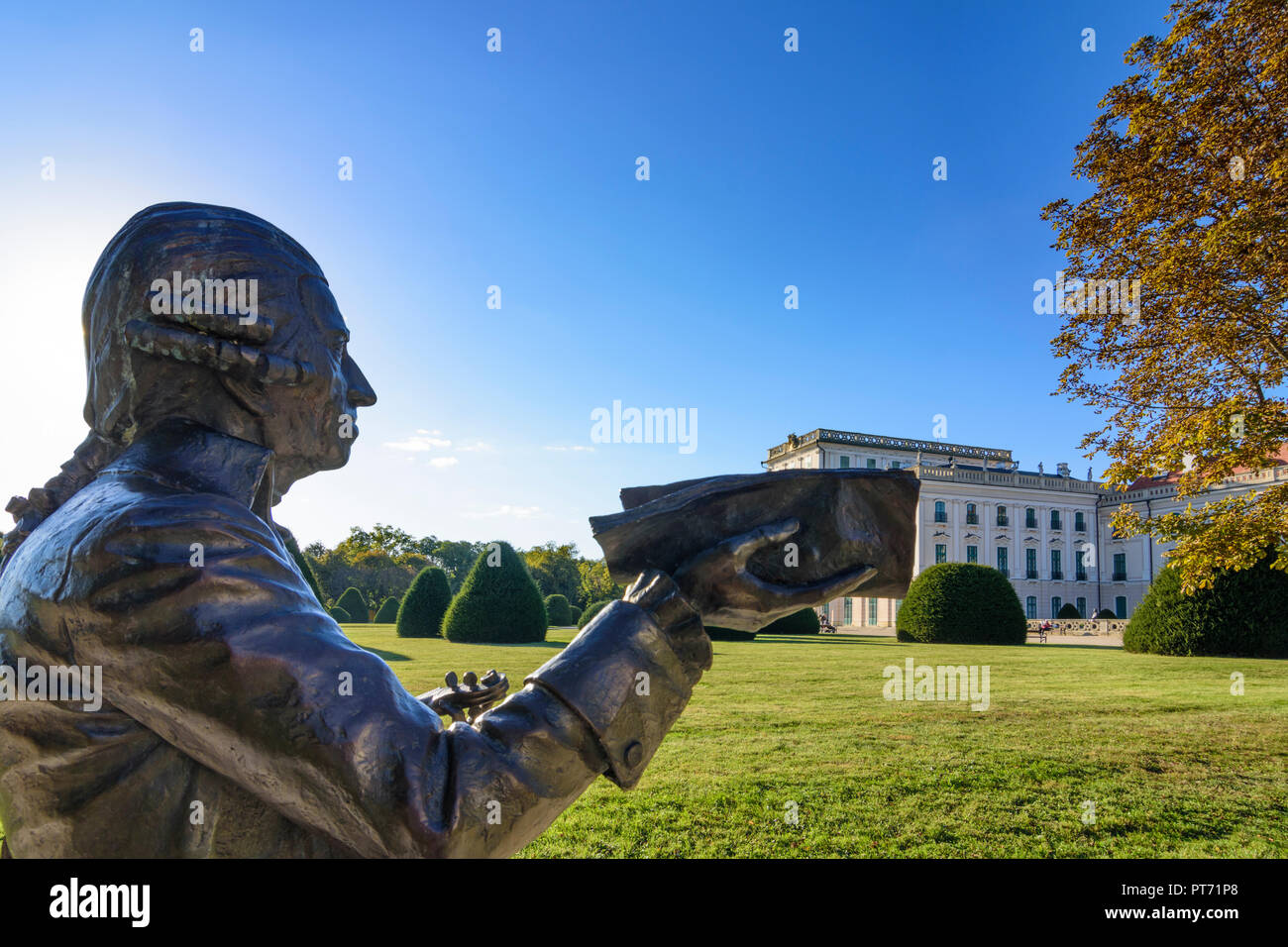 Fertöd : Schloss Esterhazy (palais Esterhaza), statue du compositeur Joseph Haydn, Parkside, parc de Neusiedler See (Lac de Neusiedl), Győr-Moson-Sopron, Hu Banque D'Images