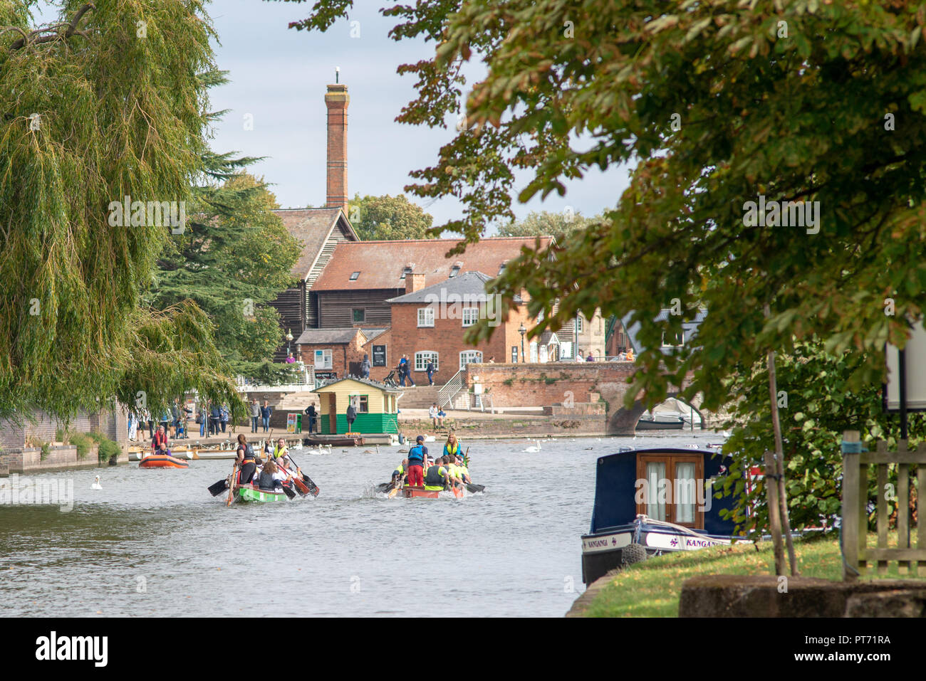 Stratford Upon Avon, Warwickshire, Angleterre Royaume-uni 16 septembre 2018 la course de bateaux-dragons sur la rivière Banque D'Images