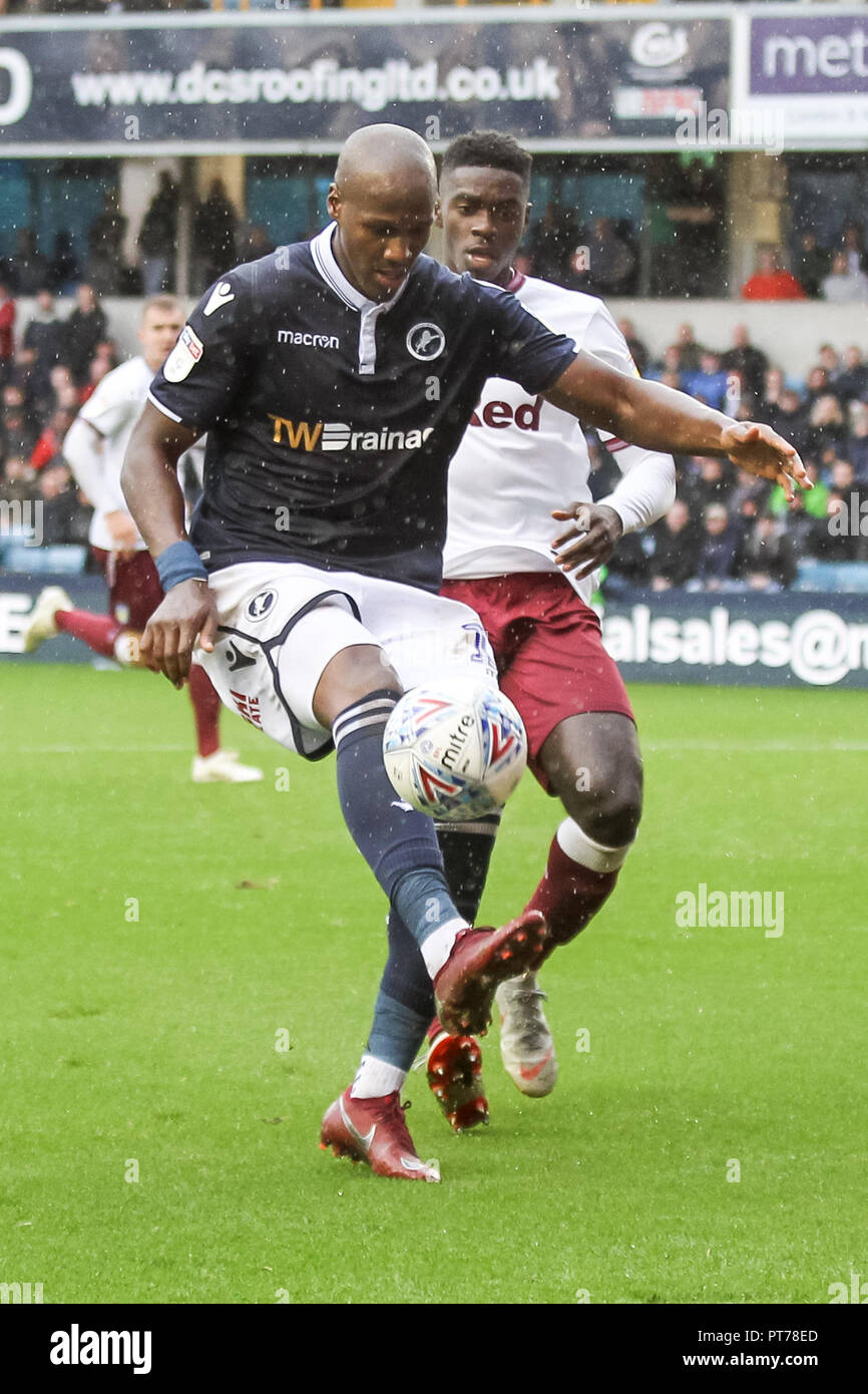 Londres, Royaume-Uni. 6 octobre 2018. Tom Elliott de Millwall en action au cours de l'EFL Sky Bet match de championnat entre Millwall et Aston Villa lors de la Den, Londres, Angleterre le 6 octobre 2018. Photo de Ken d'Étincelles. Usage éditorial uniquement, licence requise pour un usage commercial. Aucune utilisation de pari, de jeux ou d'un seul club/ligue/dvd publications. Credit : UK Sports Photos Ltd/Alamy Live News Banque D'Images