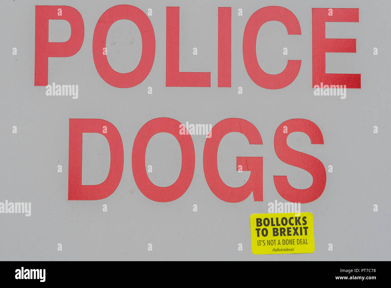 Londres, Royaume-Uni. 7Th Oct 2018. Wooferendum à pied - les chiens et leurs propriétaires contre mars Brexit et la perte possible de leur animal un passeport de Waterloo place à la place du Parlement. Crédit : Guy Bell/Alamy Live News Banque D'Images