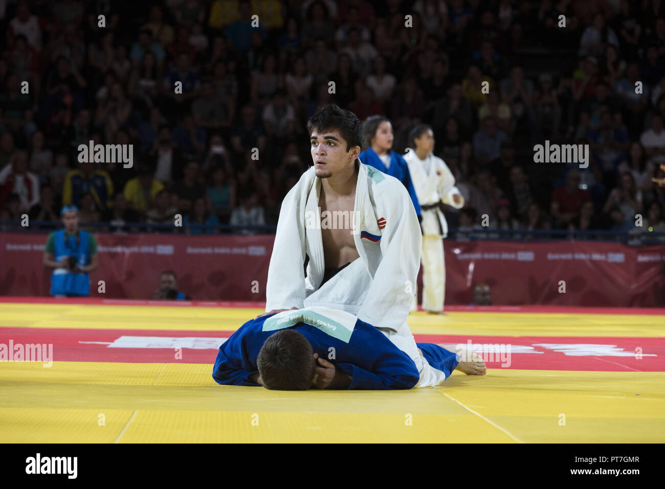 Ville de Buenos Aires, Ville de Buenos Aires, Argentine. 7 Oct, 2018. Le sport. Ville de Buenos Aires, Argentine - 2018, 7 octobre.- NAGUCHEV ABREK, la Russie, en concurrence avec DJOUKAEV TURPAL, Finlande, en Hommes - moins de 66 kg en judo lors de la première journée de Buenos Aires 2018 Jeux Olympiques de la jeunesse au Parc olympique de la Jeunesse le 7 octobre 2018 dans la ville de Buenos Aires, Argentine. Credit : Julieta Ferrario/ZUMA/Alamy Fil Live News Banque D'Images