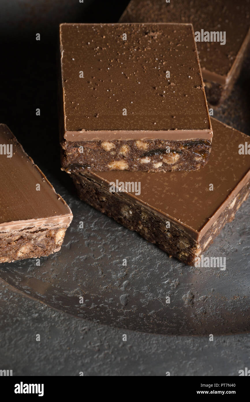 Tiffin Ou Refrigerateur Gateau Une Confection Du Cacao Biscuit Ecrase De Fruits Secs Et De Chocolat Fondu Puis Refrigerees Photo Stock Alamy