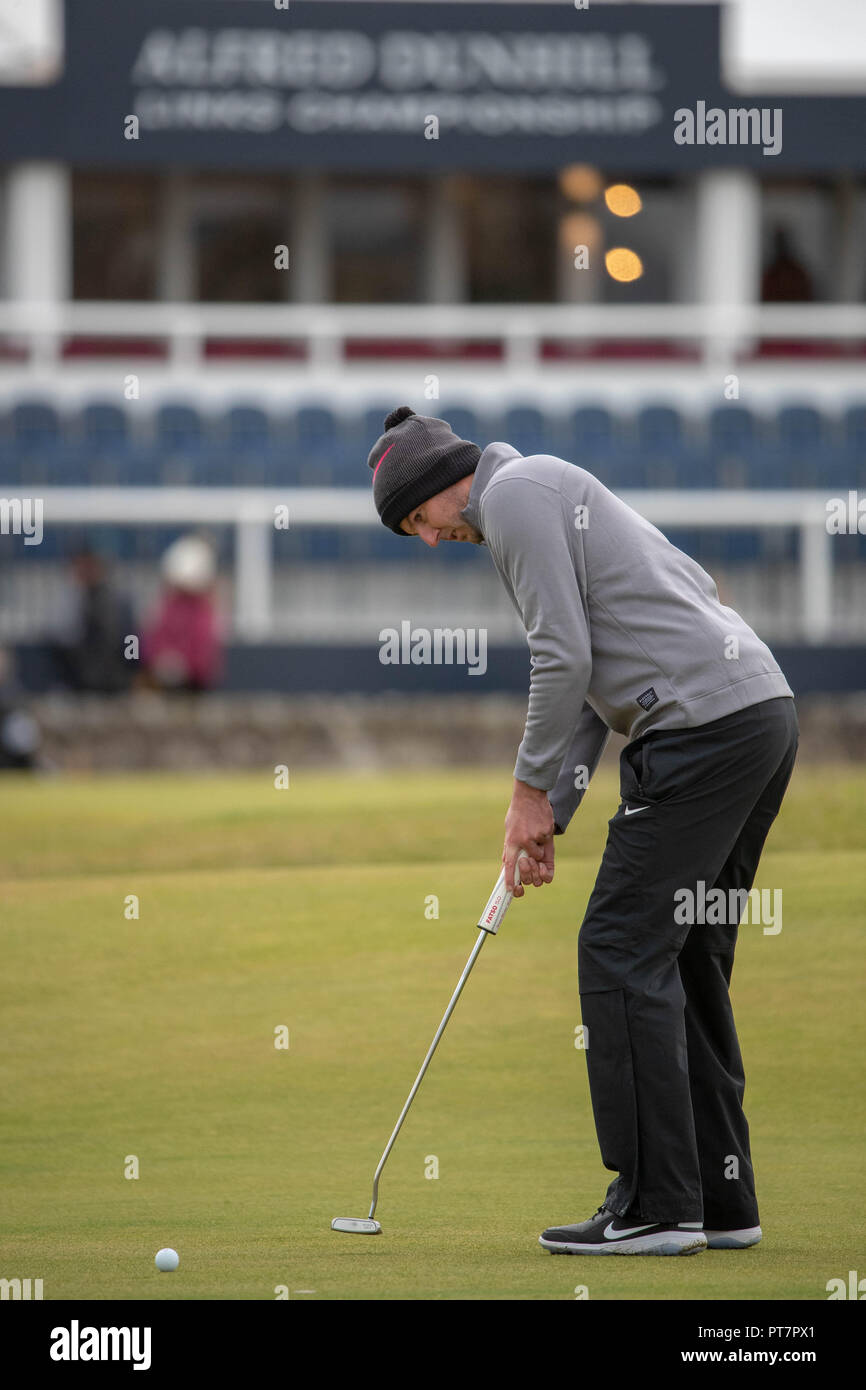 L'Angleterre Ashley putts pour birdie Chesters au 1er trou pendant quatre jours de l'Alfred Dunhill Links Championship à l'Old Course, St Andrews. Banque D'Images