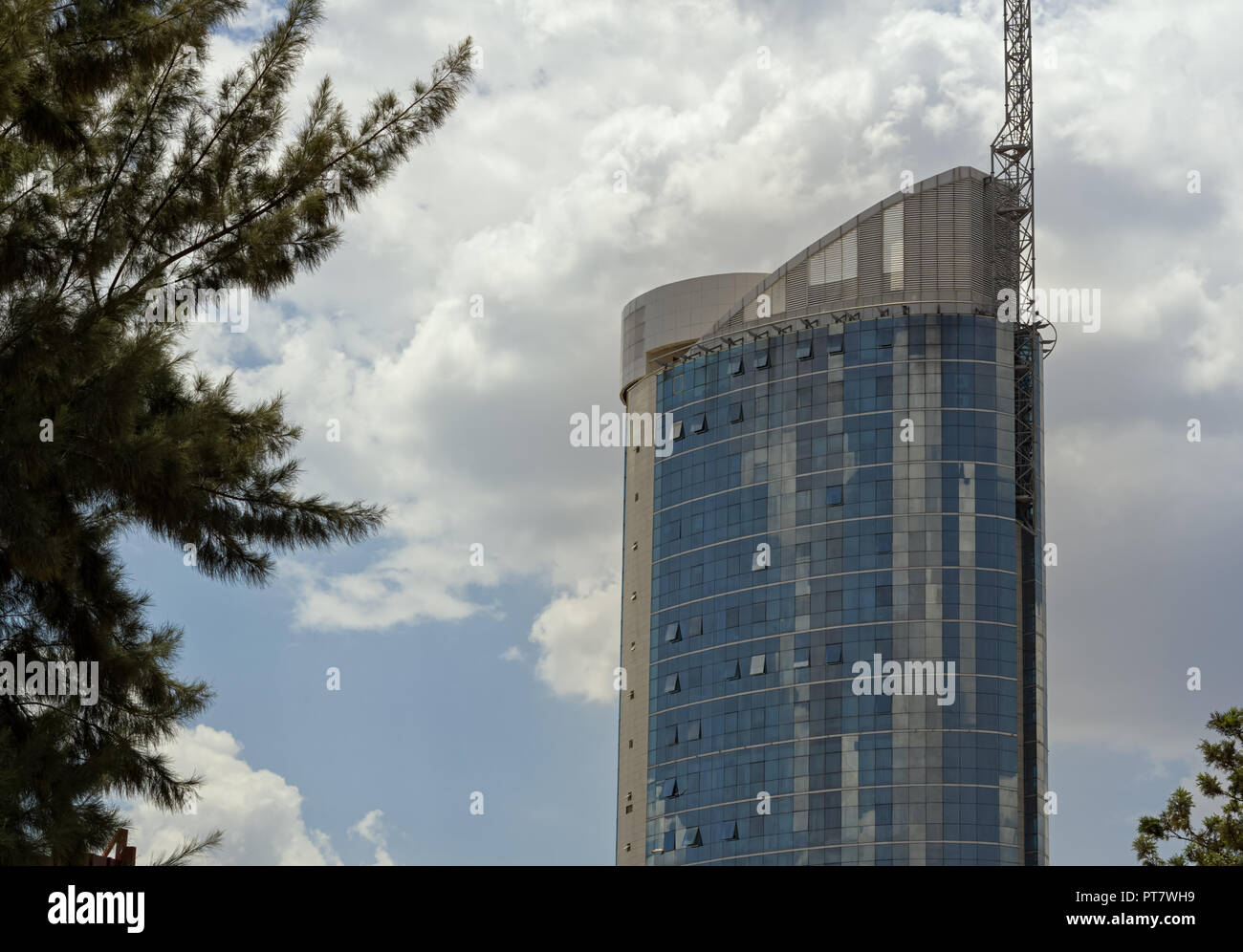 KIGALI, RWANDA - octobre 23,2017 Kiyovu : c'est la ville de Kigali,Tour,un nouveau bâtiment d'entreprise moderne en KN 2,rue qui appartient à Regus. Banque D'Images