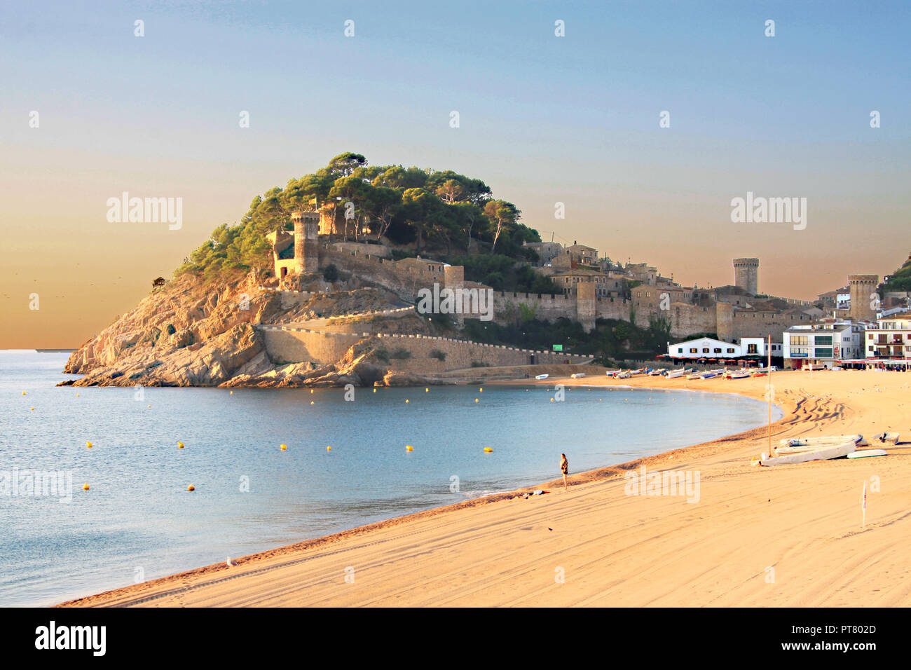L'ancien château ruines à la station balnéaire espagnole de la station balnéaire de Tossa de mar Espagne sur la Costa Brava Banque D'Images