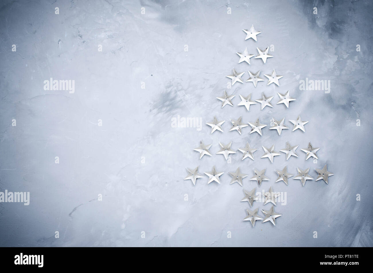 Carte De Vœux De Noel Avec Place Pour Votre Texte Snowflakers Decoratives Fixees Sous La Forme D Un Arbre De Noel Sur Un Fond Gris Photo Stock Alamy Carte De Vœux De Noel Avec Place Pour Votre Texte Snowflakers Decoratives Fixees Sous La Forme D Un Arbre De Noel Sur Un Fond Gris Photo Stock Alamy