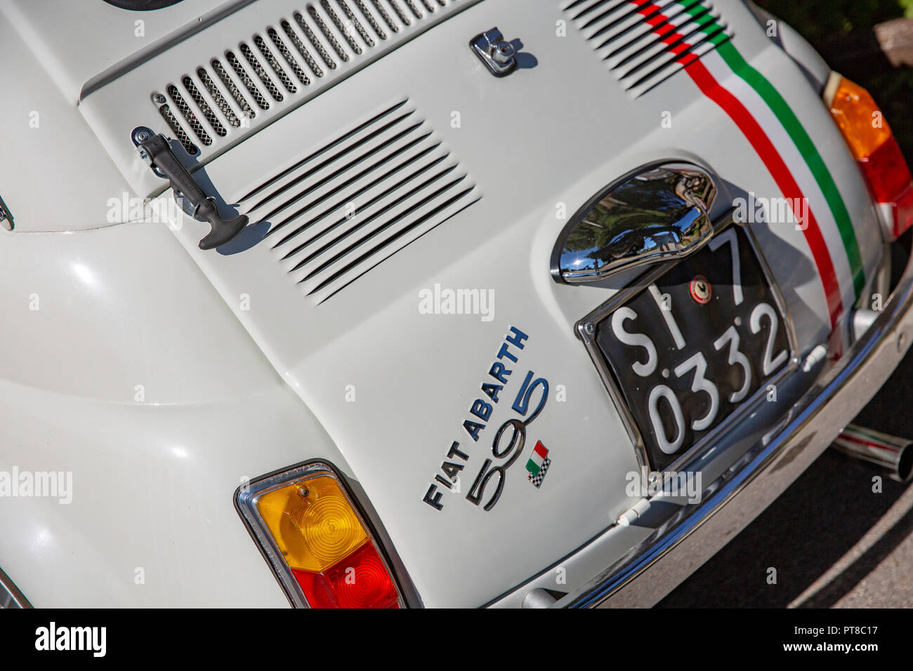 Le sport et les voitures de course en compétition dans la Coppa del Chianti Classico Hill Climb racing event en Castellina in Chianti, Toscane, Italie Banque D'Images