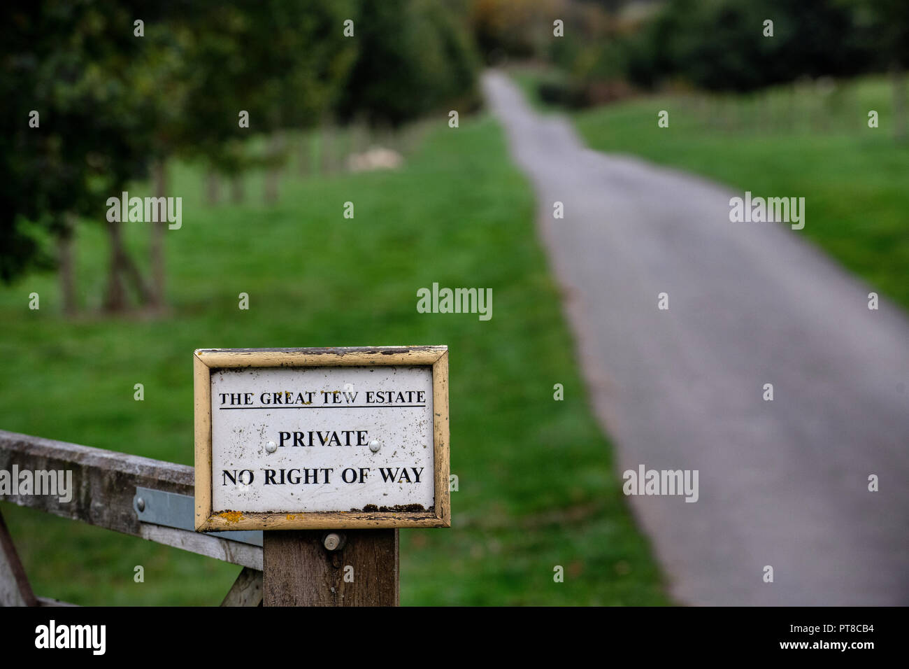 Les panneaux privés pour la Great Tew Estate dans l'Oxfordshire. Banque D'Images
