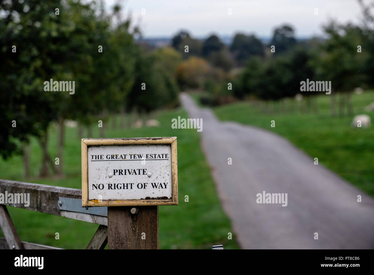 Les panneaux privés pour la Great Tew Estate dans l'Oxfordshire. Banque D'Images