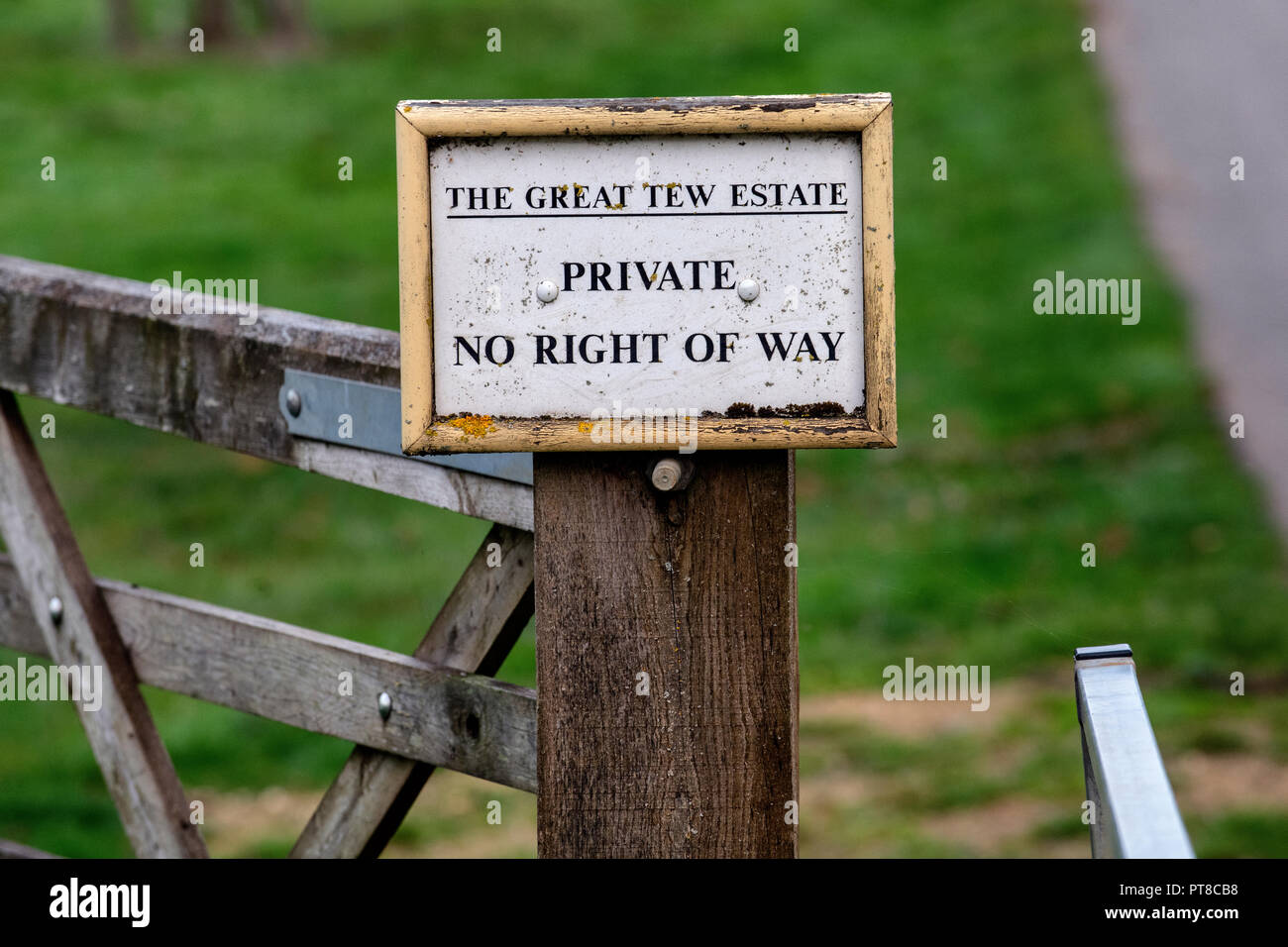 Les panneaux privés pour la Great Tew Estate dans l'Oxfordshire. Banque D'Images