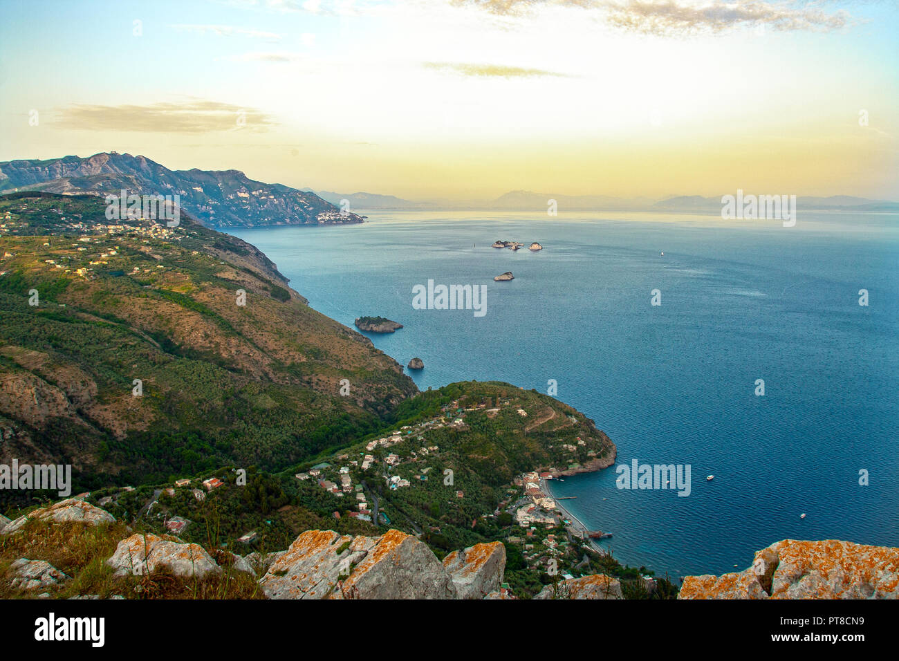 Paysage de la péninsule de Sorrente et le golfe de Naples, Italie Banque D'Images