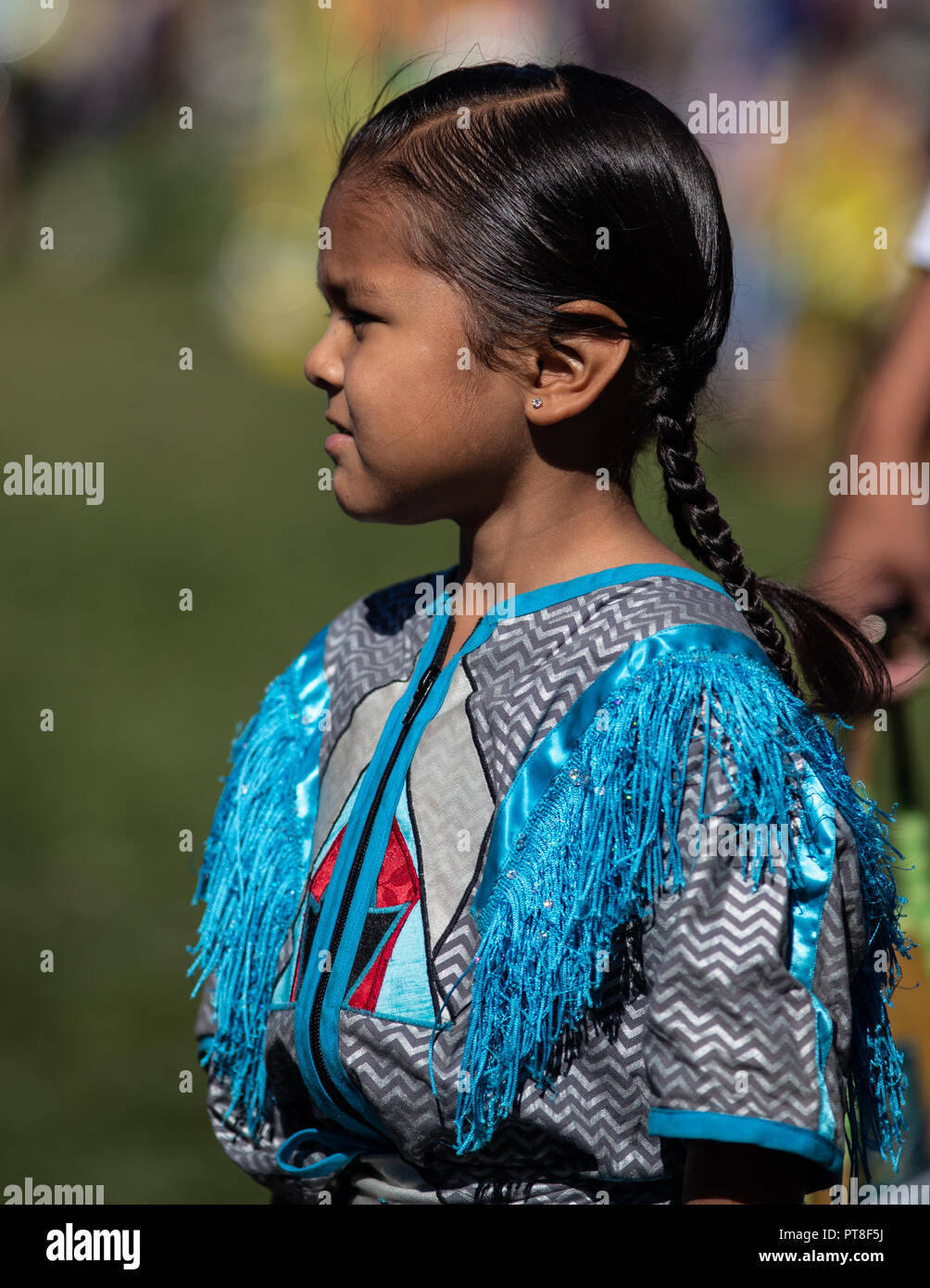 Les participants dancing style amérindien au pow-wow de Stillwater dans Anderson, en Californie. Banque D'Images